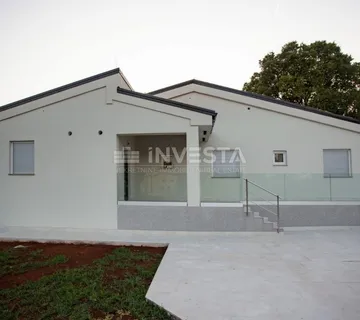 Rovinj okolica, niskoenergetska prizemnica s bazenom - cover