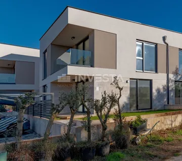 Banjole, novogradnja s uporabnom , stan u prizemlju s vrtom - cover