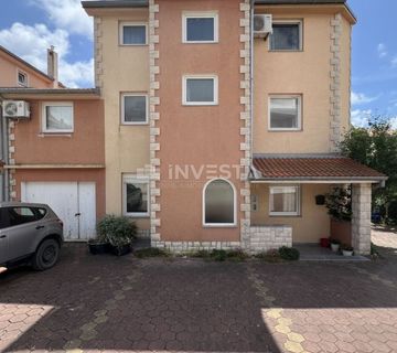 Medulin, kuća s 7 apartmana na samo 100 m od mora - cover