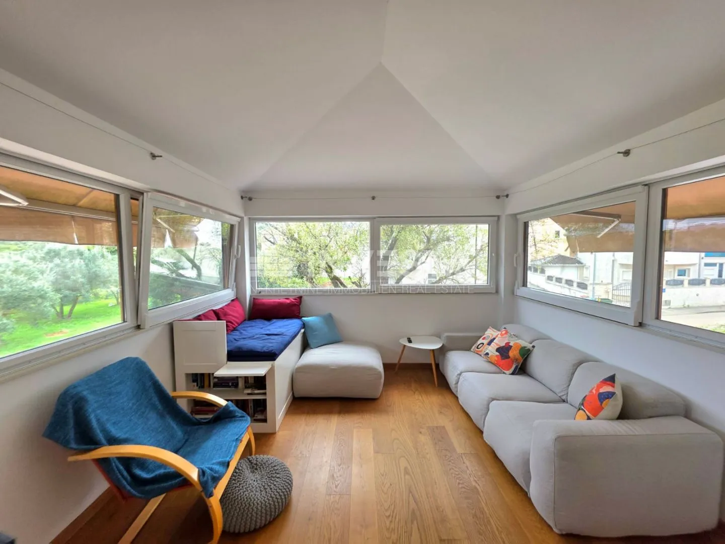 Pula, Štinjan, namješten stan za obitelj ili turistički najam - cover