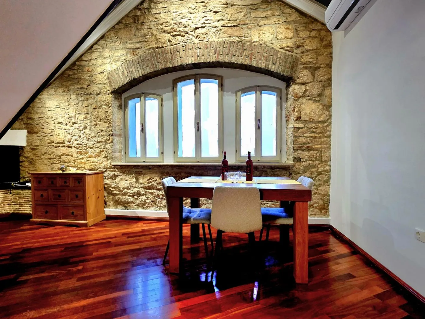 Pula, Stoja, autentičan stan s galerijom, top lokacija - cover