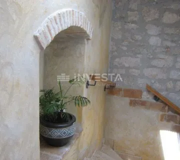 Apartmanska kuća u Vrsaru - cover