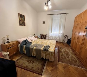 Pula centar, prostrani stan 87m2, velika terasa, 3 spavaće - cover