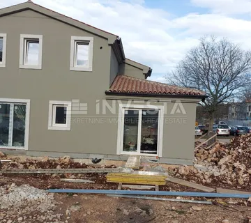 Tinjan, Kompleks 5 Vila sa bazenima - cover