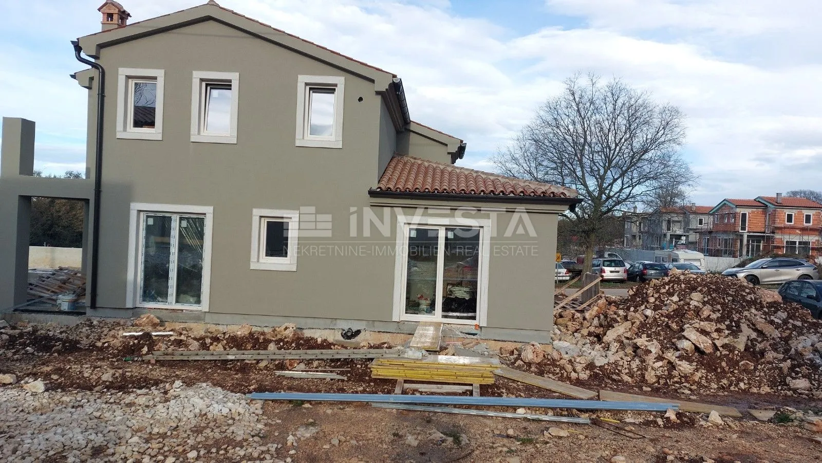 Tinjan, Kompleks 5 Vila sa bazenima - cover