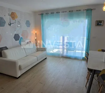 Štinjan, jednosobni stan u manjoj zgradi s garažom - cover