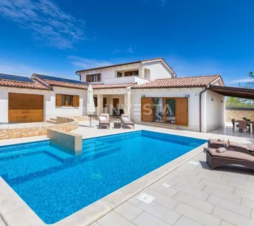 Vodnjan, moderna vila s bazenom, 4 spavaće sobe - HITNO! - cover