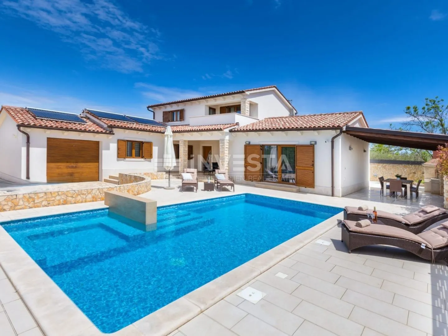 Vodnjan, moderna vila s bazenom, 4 spavaće sobe - HITNO! - cover