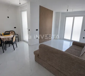 Valbandon, novogradnja s uporabnom, stan u prizemlju s vrtom - cover