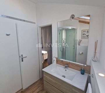 Rovinj, dvoetažni stan, 2 opremljena studio apartmana  - cover