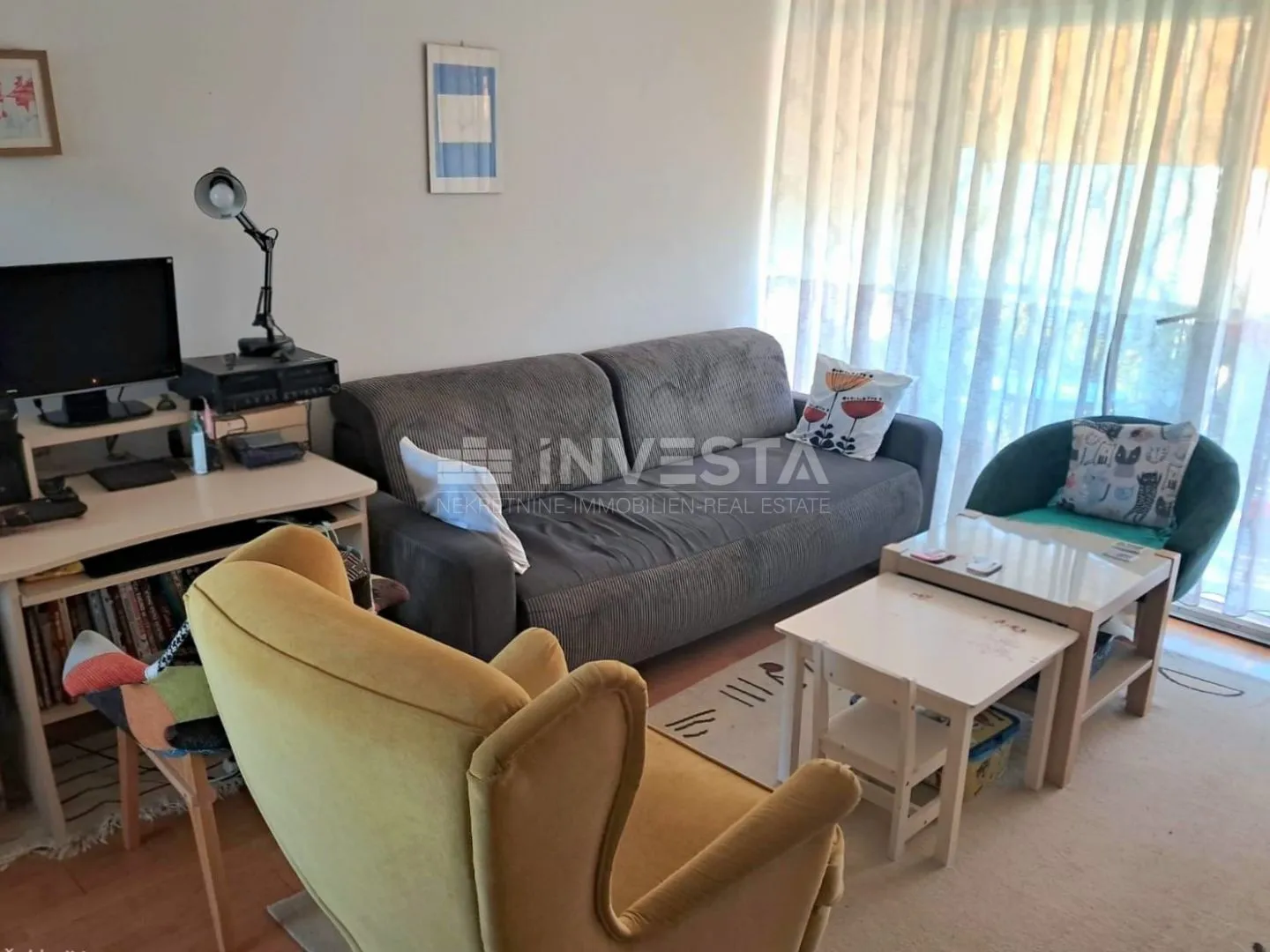 Pula, stan s 2 spavaće sobe, lođom, balkonom i šupom, blizu centra - cover