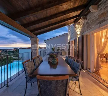 Dizajnerska vila sa pogledom na more - cover