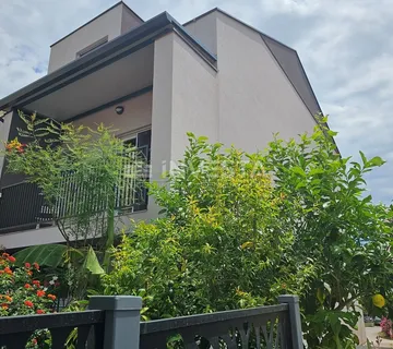 Pula centar, kompletno namještena nova kuća sa garažom - cover