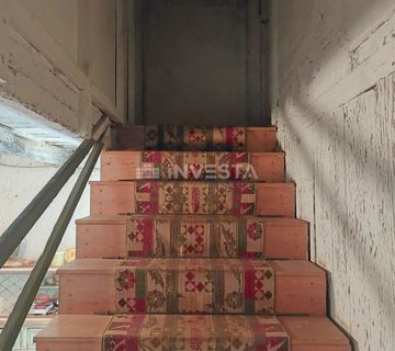 Prodaje se autohtona kuća u okolici Višnjana - velika okućnica - cover