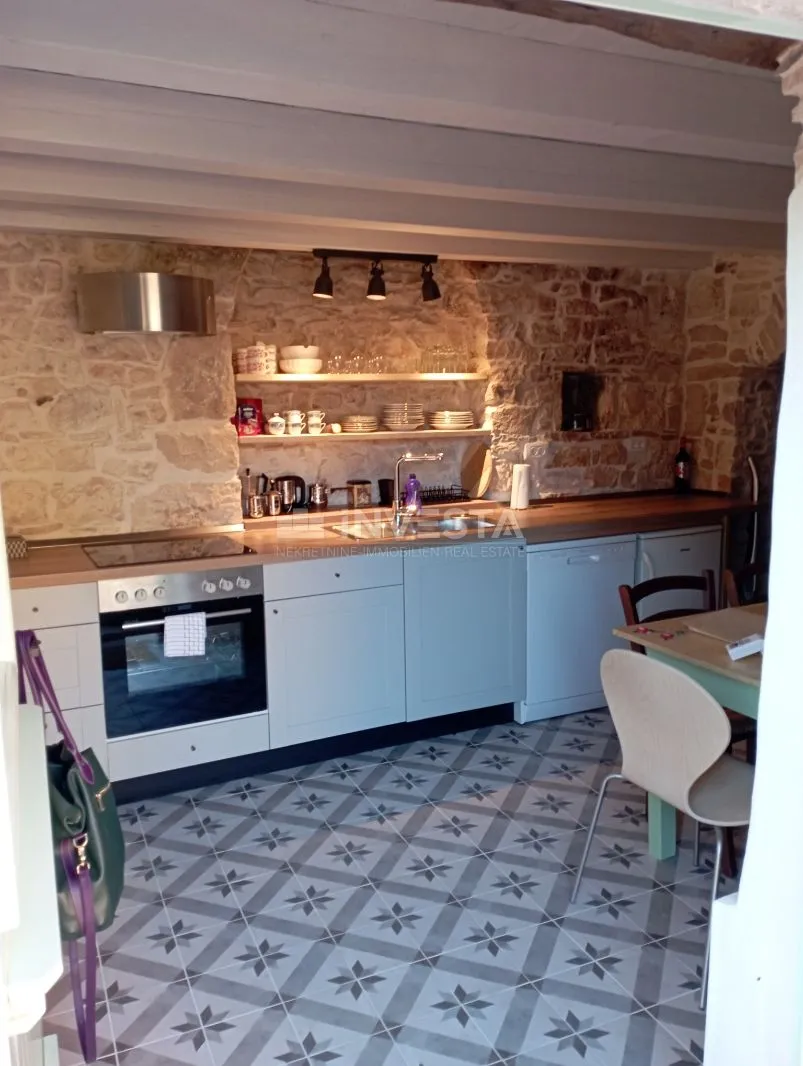 Svetvinčenat, bajkovita mala kuća - cover