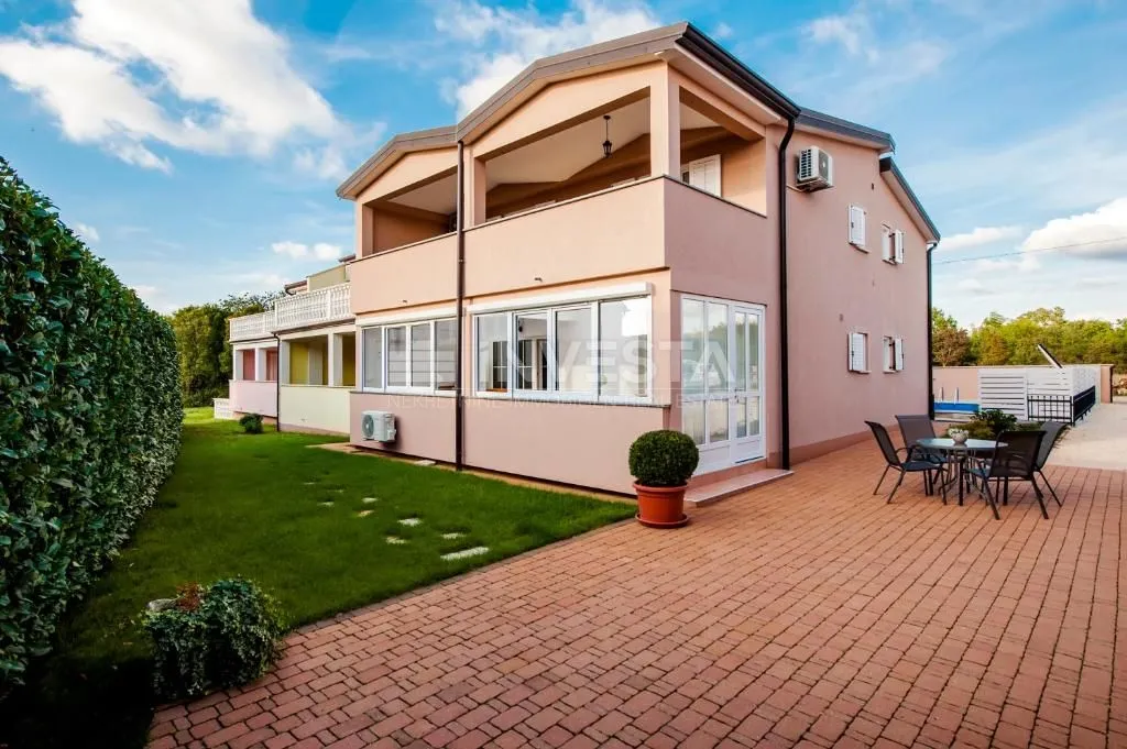 Poreč, obiteljska kuća  - cover