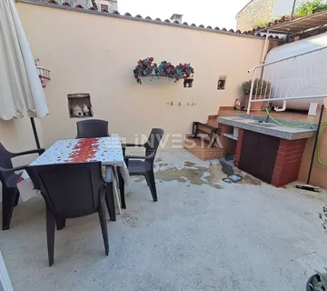 Vodnjan – kuća u nizu, 3SS, dvorište, garaža - cover