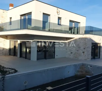 Moderna vila u Taru - cover