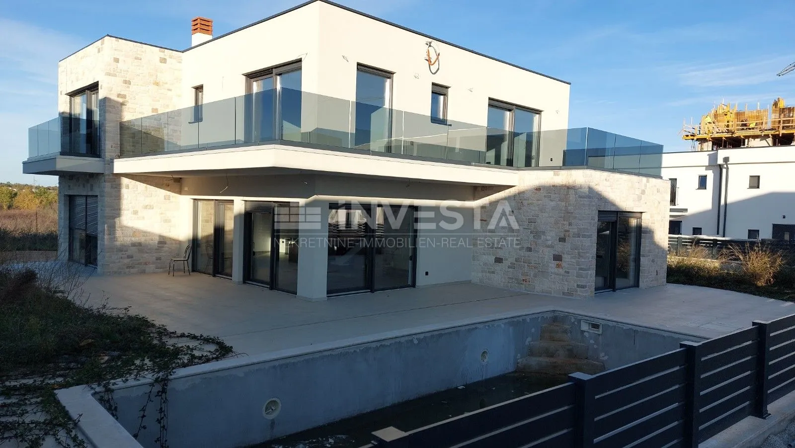 Moderna vila u Taru - cover