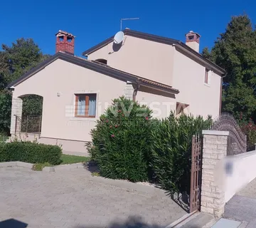 Kuća sa bazenom na mirnoj lokaciji - cover