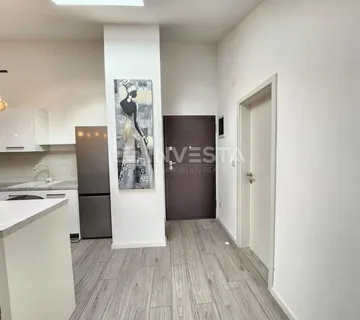 Mali stan u novogradnji s terasom - cover