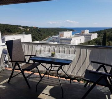 Duga Uvala, opremljen apartman s galerijom, blizu plaže - cover