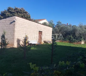 Poreč okolica, građevinsko zemljište sa gospodarskom zgradom - cover