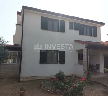 Obiteljska kuća blizu Tara - cover