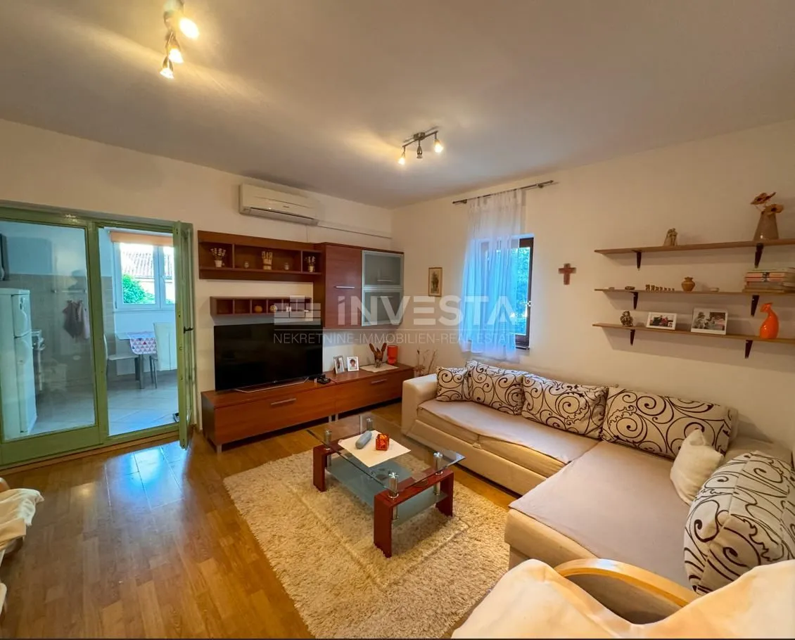 Novigrad, stan u prizemlju s vrtom - cover