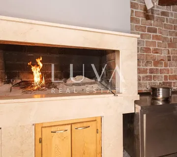 Jedinstvena kuća za odmor na pustom otoku, investicijska prilika - cover