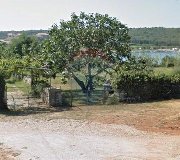 ISTRA, MEDULIN, BANJOLE, građevinsko zemljište ugostiteljsko-turističke namjene, 30m od mora - cover
