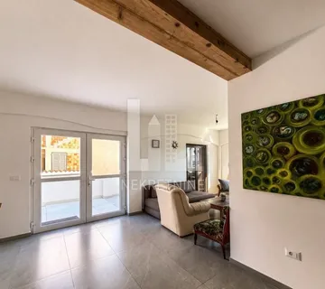 ISTRA, POREČ – Dvije stambene jedinice, 138,64 m², okućnica ~350 m² - Žbandaj, Poreč