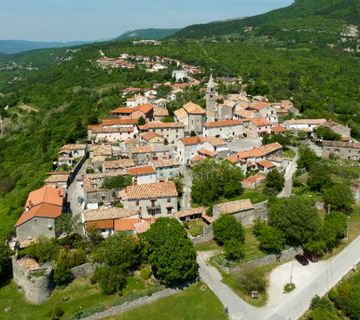 ISTRA,ROČ - Prostrano građevinsko zemljište na rubu naselja - cover