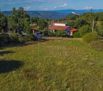 Motovun, okolica, građevinsko zemljište s pogledom na Motovun - cover