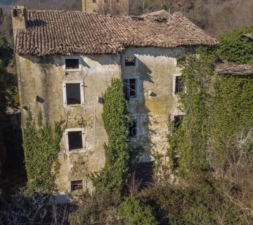 Motovun, kamena kuća s pogledom na Motovun - cover