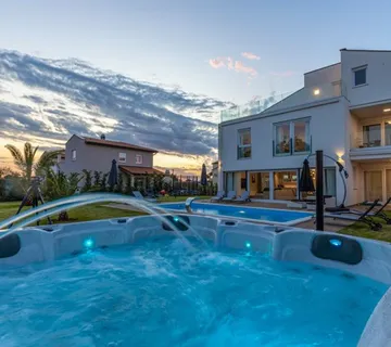 POREČ -LUKSUZNA MODERNA VILA NA PRODAJI (prodaja) - cover