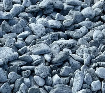 Plavkasto - siva, blago prošarana - cover