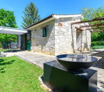 KAŠTELIR-ŠARMANTNA PRIZEMNICA SA GARAŽOM NA PRODAJI (prodaja) - cover