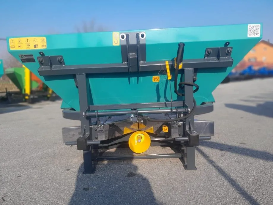 RASIPAČ UMJETNOG GNOJIVA 600L "SUPER-ABO" - cover