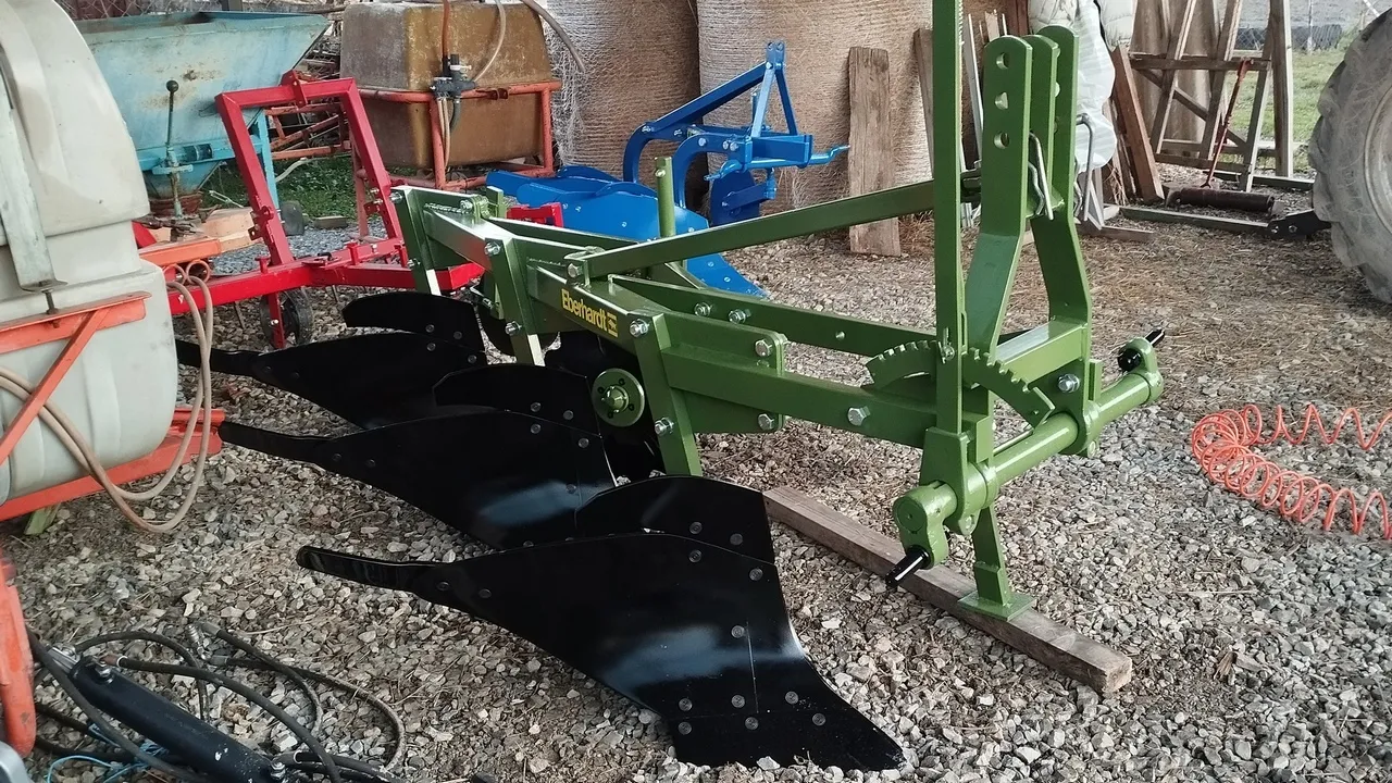 Plug Eberhardt trobrazni - cover