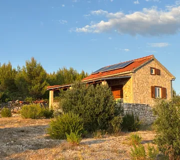 Kamena kuća na masliniku – Sutivan - cover