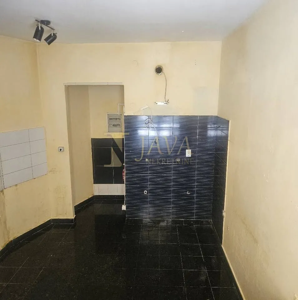 CENTAR RIJEKE – ULIČNI POSLOVNI PROSTOR NA PRODAJU - cover