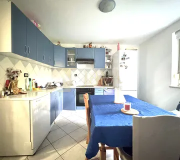 Donja Vežica – namješten 2skl stan, top lokacija - cover