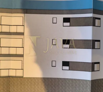 VIŠKOVO, INVESTICIJSKO ZEMLJIŠTE SA DOZVOLOM ZA TRI STANA - cover