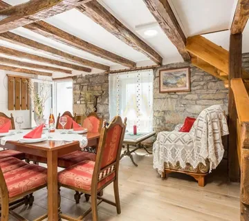 MATULJI TOP PONUDA-TURISTIČKI KOMPLEKS KAMENIH KUĆA - cover