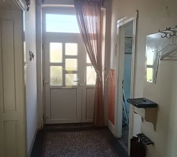 Trsat etaža u toskanskom stilu sa okućnicom i parkingom - cover