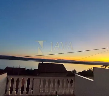 CRIKVENICA, DRAMALJ – Stan s prostranom terasom, velikim dvorištem i prekrasnim pogledom na more - cover