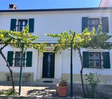 UMAG Autohtona opremljena kuća sa prostranom okućnicom - cover