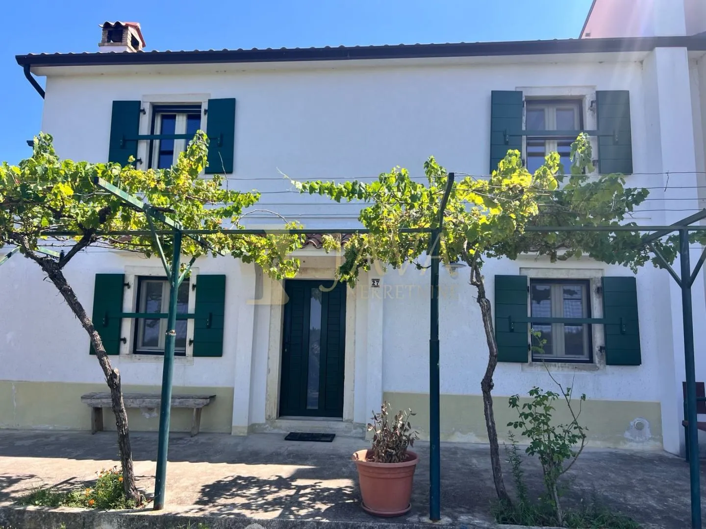 UMAG Autohtona opremljena kuća sa prostranom okućnicom - cover