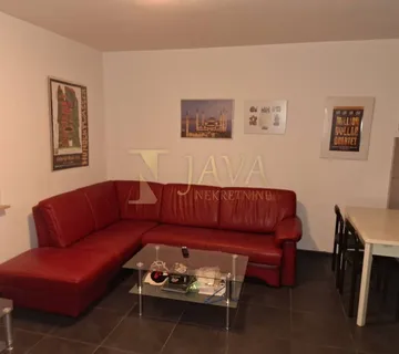 Crikvenica, 103m2, 2 apartmana,renovirano,terasa 80 m2, 800 m od plaža - cover